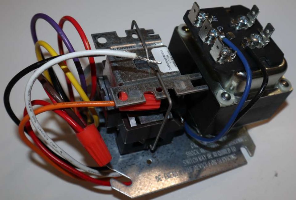 Honeywell R8285B1053 Control Center with DPDT Switch