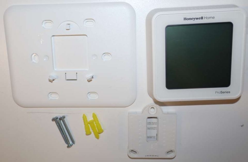 Honeywell TH6320WF2003 2 Hot 2 Cold Programmable Thermostat Dual Fuel